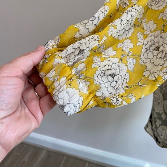 Cabi Amelia Gather Yellow Floral Sheer Blouse Style Size Small - Picture 5 of 14